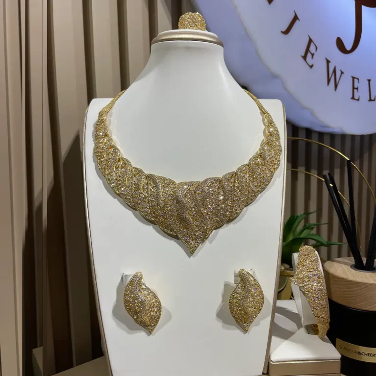 Cursive detail Gold Jewelry Set