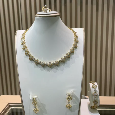Clover Set in Gold