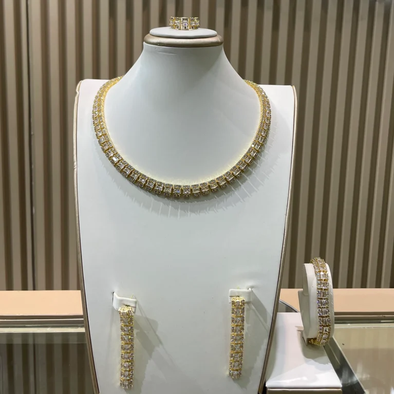 Bold Tennis Set in Gold